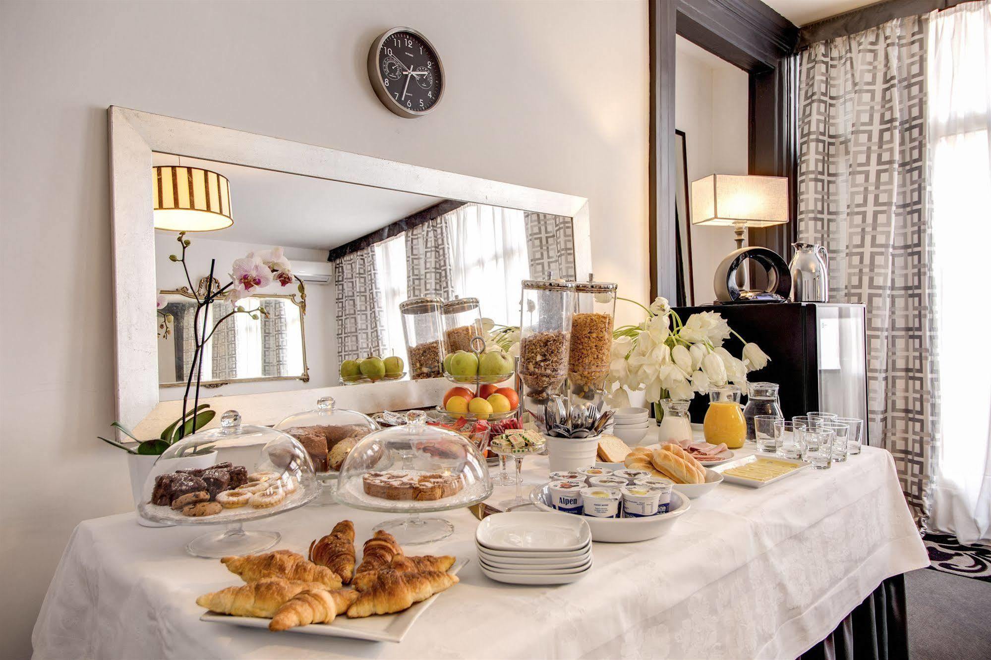 Residenza Bourbon Hotel Rome Bagian luar foto
